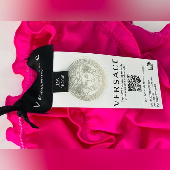 New VERSACE Wonens Pink Gold
Logo bikini Size 14A - Picture 7 of 8